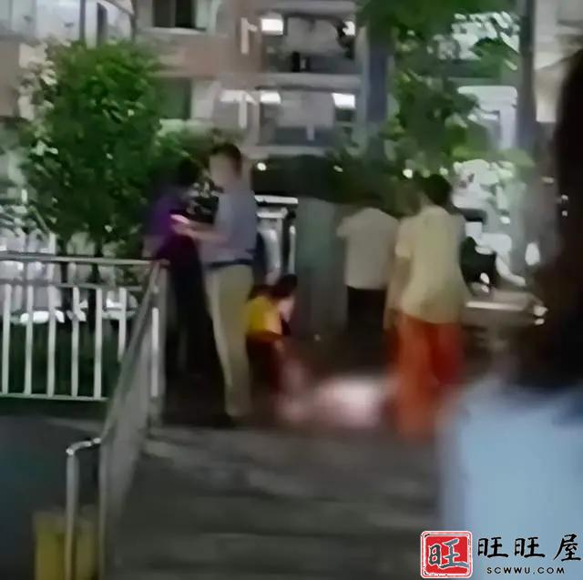 19岁女生遭室友孤立跳楼身亡，家属：她很文静善良，妈妈患尿毒症，室友叫她去死